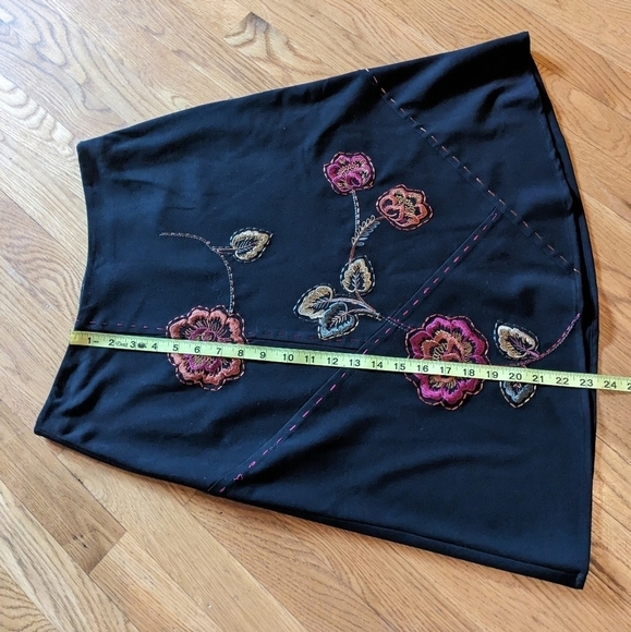 Sunny Leigh Size 6 Black & Multicolor Embroidered Floral A-Line Skirt - Picture 6 of 8
